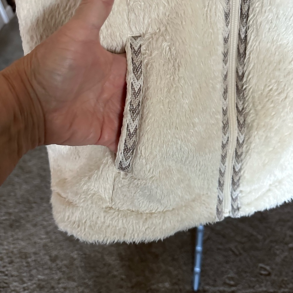 Royal Robbins beige fuzzy Sherpa with pockets Vest. Size medium - Picture 2 of 5